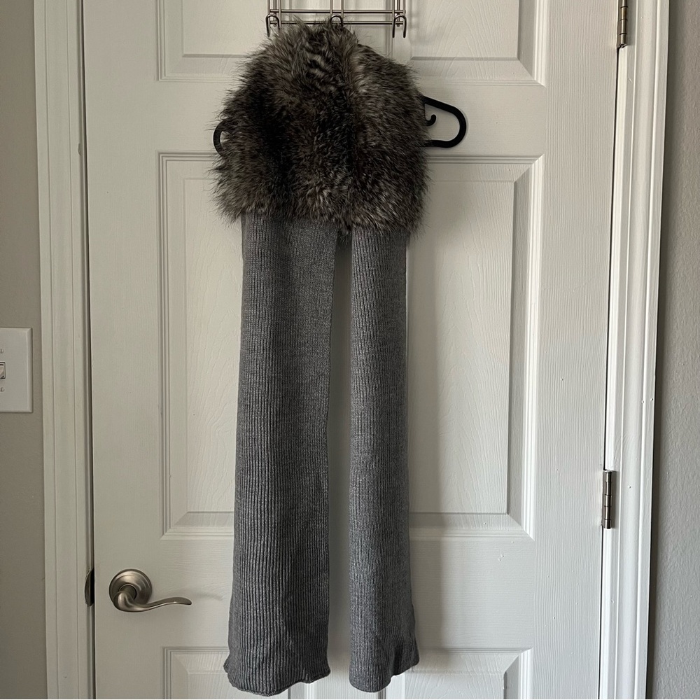 Banana Republic Jules Faux-Fur Trim Scarf in Dark Charcoal One Size